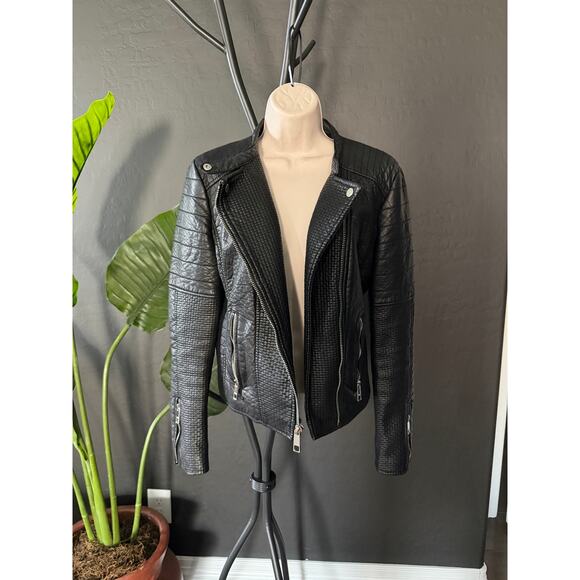 GUESS Jackets & Blazers - GUESS Black Textured Leather Moto Jacket 🕷️ Quilted Biker Zip Medium